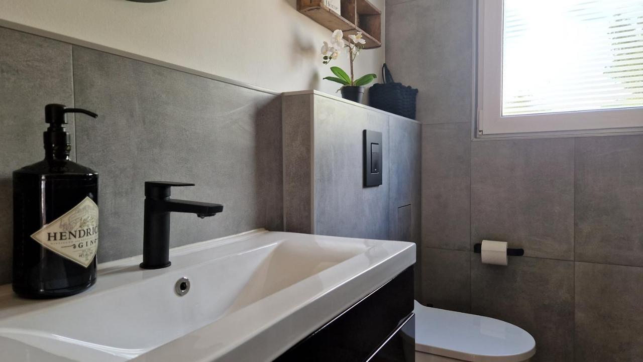 Ferienhaus Seeoase - 70Qm - Kamin -Terrassen - Parkplatz - Badestelle Fusslaeufig 希姆斯塔尔 外观 照片